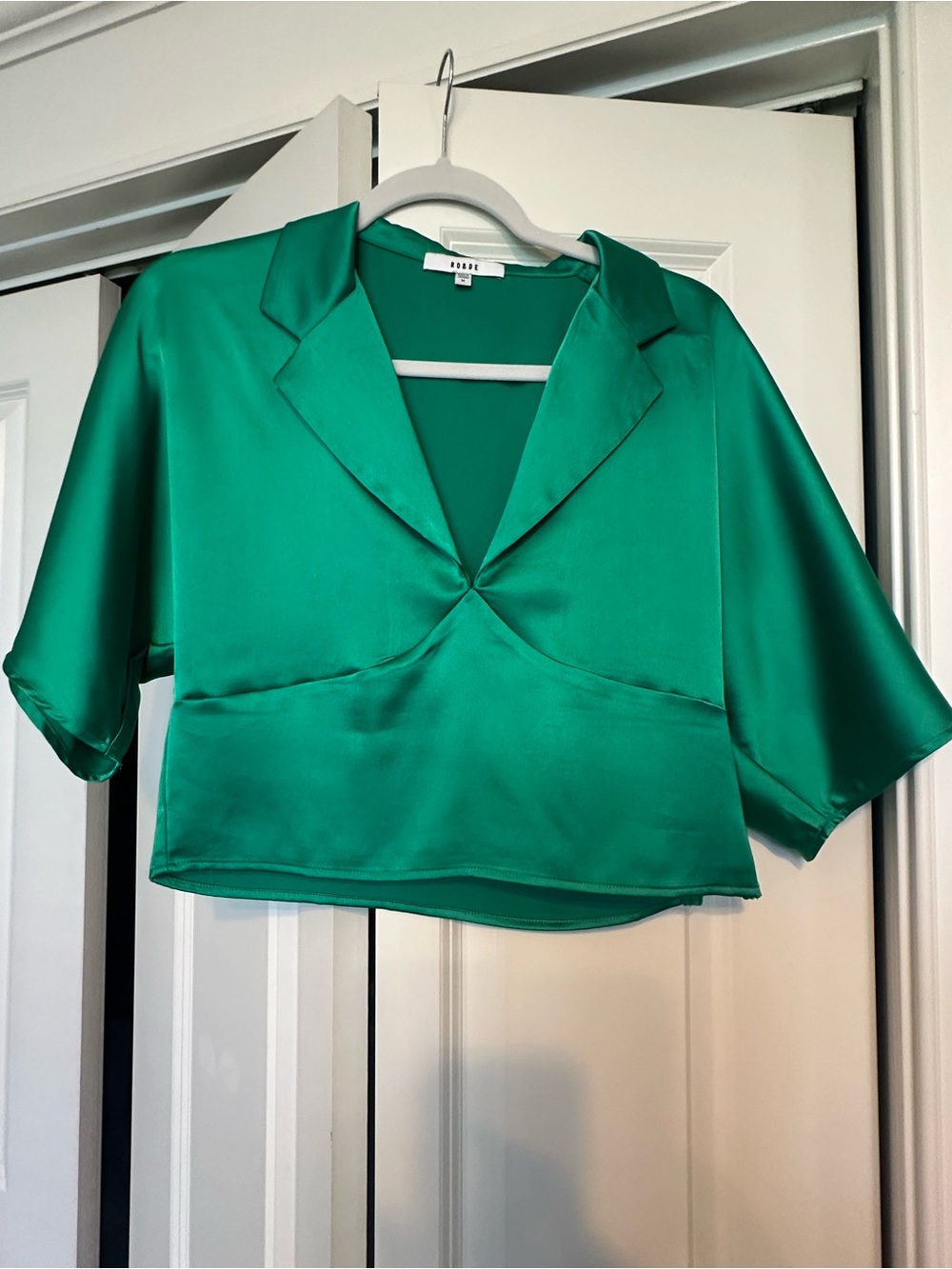 ASTR Emerald Green Satin V-Neck Cropped Blouse